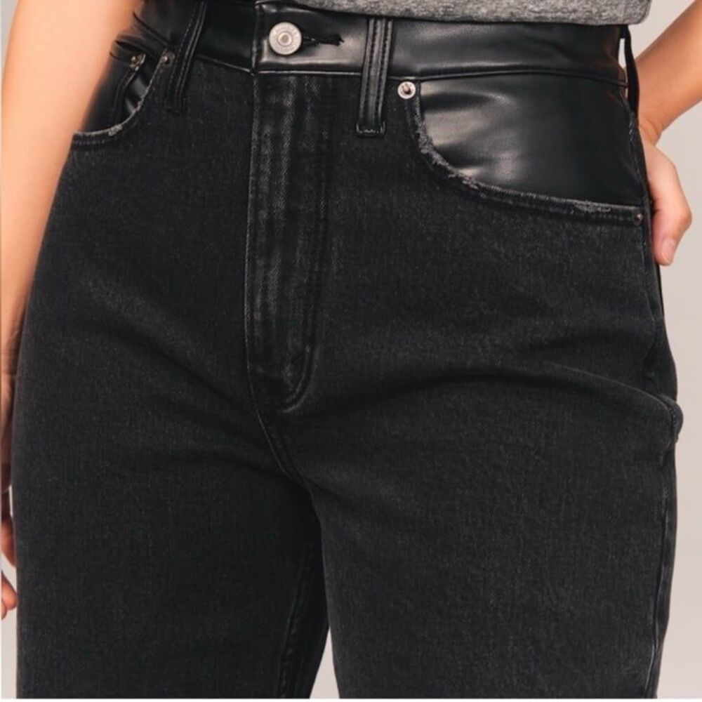 Abercrombie & Fitch Curve Love ’90s Relaxed High Rise Faux Leather Jeans 23R - Picture 4 of 11